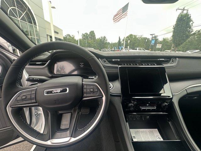 2025 Jeep Grand Cherokee L Vehicle Photo in Doylsetown, PA 18901