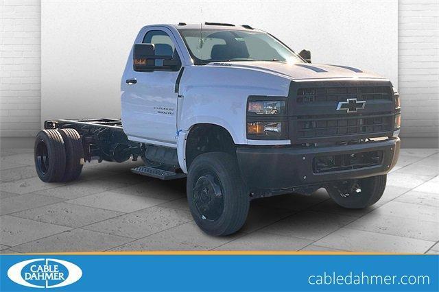 2024 Chevrolet Silverado 6500 HD Vehicle Photo in INDEPENDENCE, MO 64055-1314