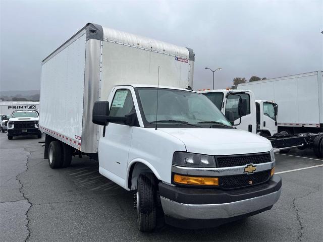 2024 Chevrolet Express Cutaway 3500 Vehicle Photo in ALCOA, TN 37701-3235