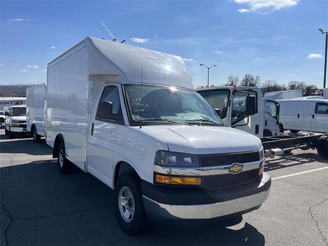 2025 Chevrolet Express Cutaway 3500 Vehicle Photo in ALCOA, TN 37701-3235