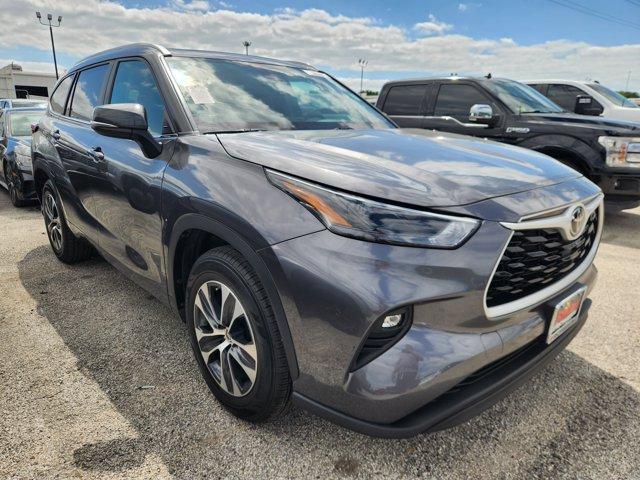 2024 Toyota Highlander Vehicle Photo in SUGAR LAND, TX 77478-0000
