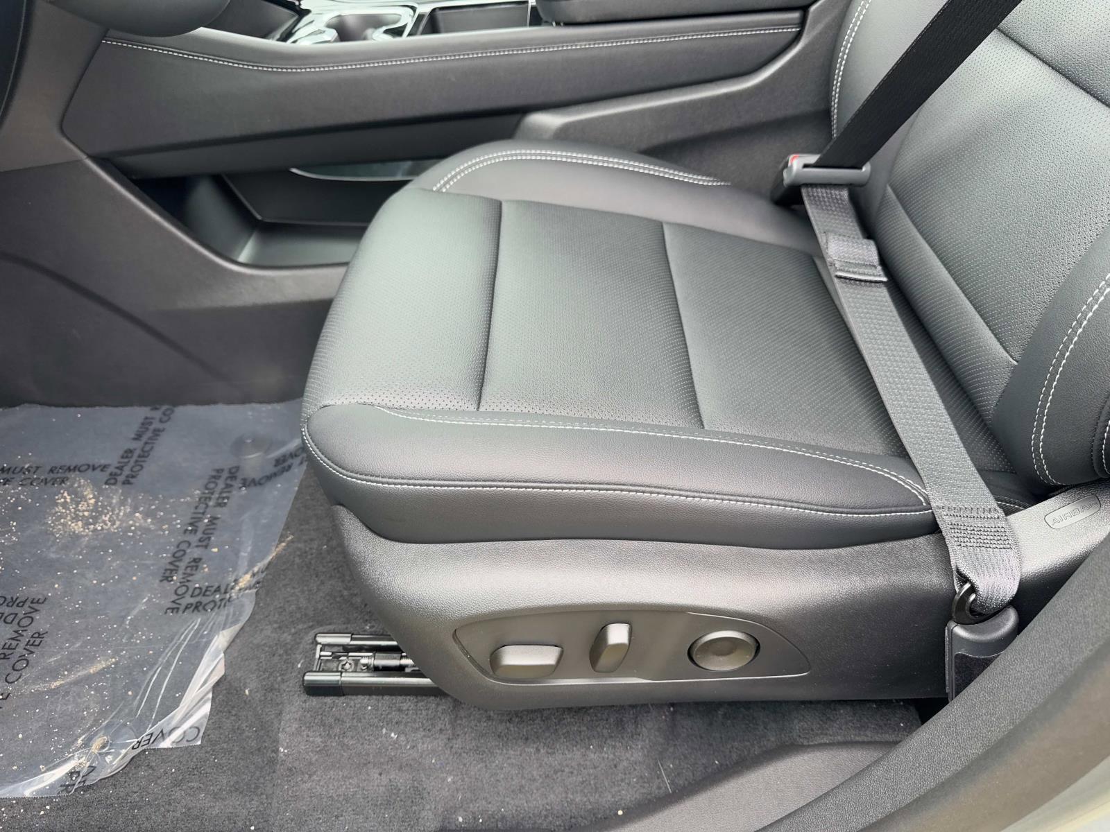 2025 Chevrolet Traverse Vehicle Photo in LOS ANGELES, CA 90007-3794
