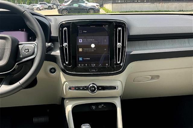 2025 Volvo XC40 Vehicle Photo in Houston, TX 77007