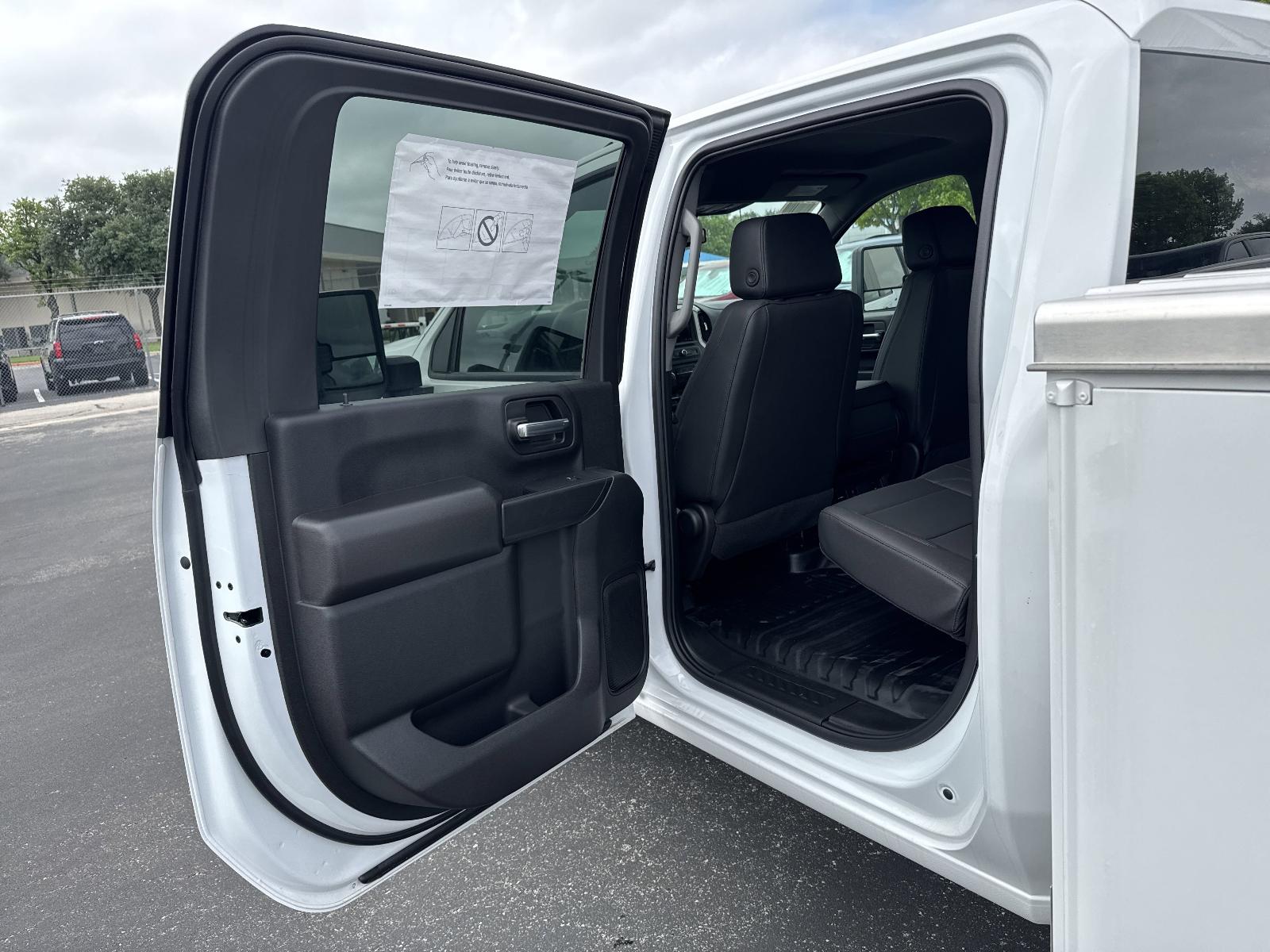 2025 Chevrolet Silverado 3500 HD Chassis Cab Vehicle Photo in GEORGETOWN, TX 78626-7508