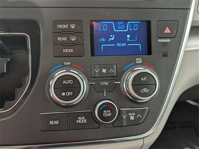 2018 Toyota Sienna Vehicle Photo in ENGLEWOOD, CO 80113-6708