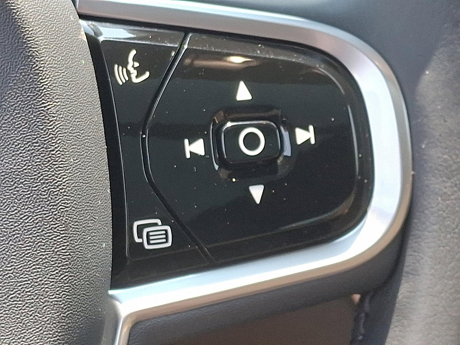 2022 Volvo XC60 Vehicle Photo in Trevose, PA 19053