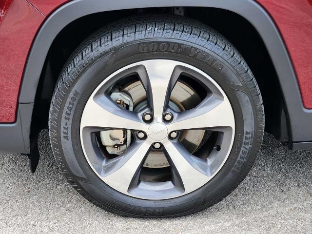 2019 Jeep Cherokee Vehicle Photo in DENTON, TX 76210-9321
