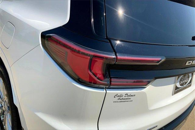 2024 GMC Acadia Vehicle Photo in TOPEKA, KS 66609-0000