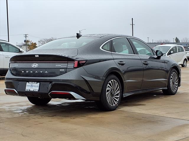 2025 Hyundai SONATA Hybrid Vehicle Photo in Peoria, IL 61615