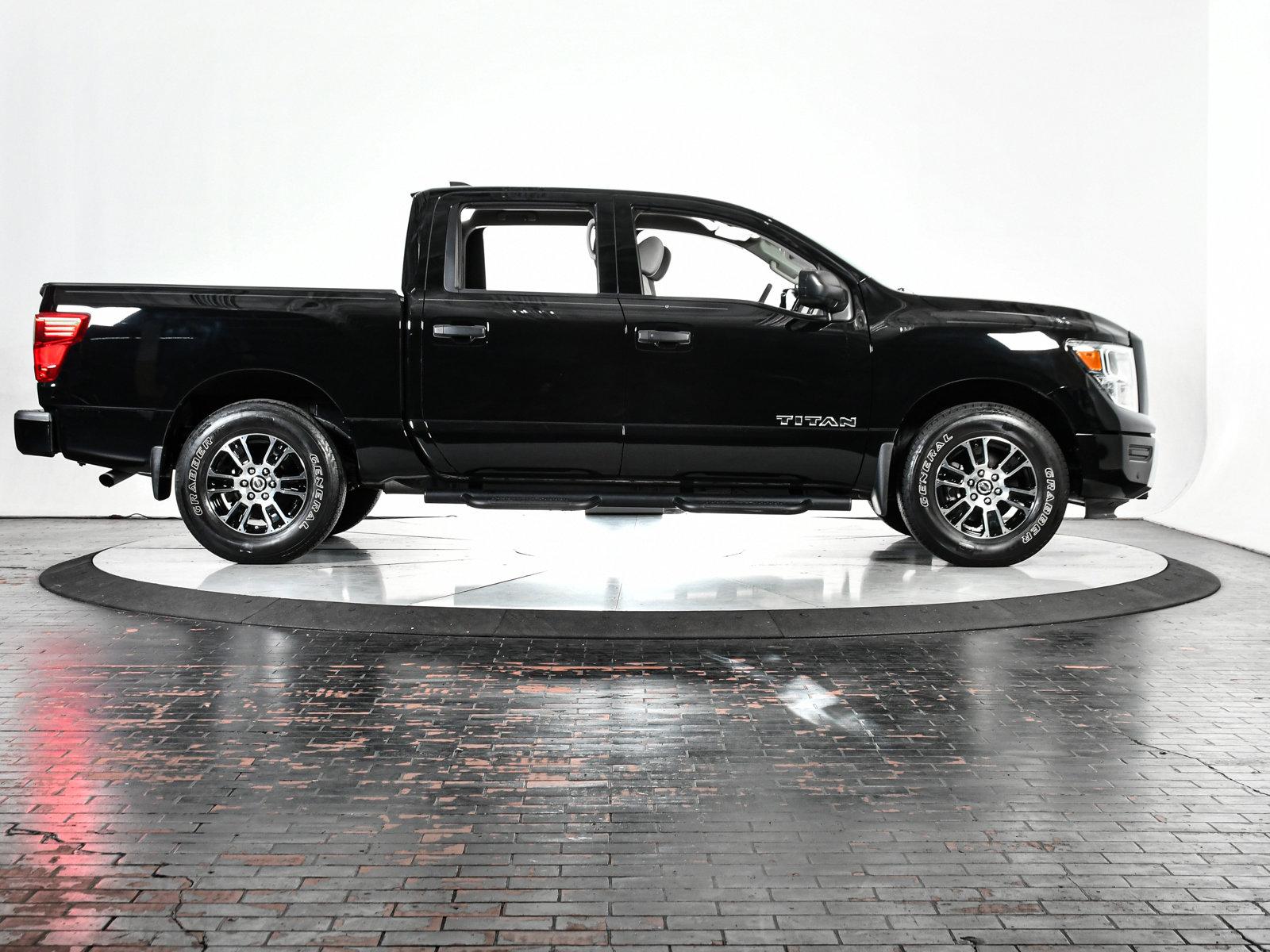 2022 Nissan Titan Vehicle Photo in DALLAS, TX 75235