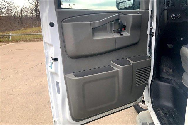 2022 Chevrolet Express Cargo 2500 Vehicle Photo in KANSAS CITY, MO 64114-4502