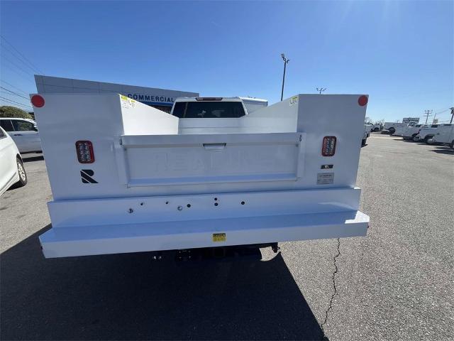 2024 Chevrolet Silverado 3500 HD Chassis Cab Vehicle Photo in ALCOA, TN 37701-3235