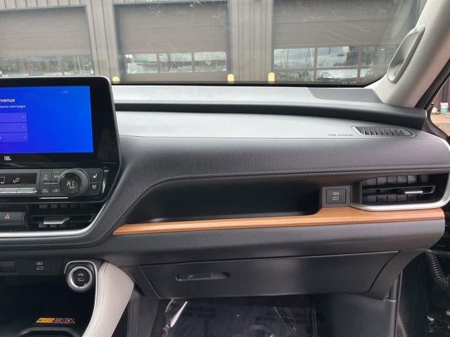 2024 Toyota Grand Highlander Vehicle Photo in MEDINA, OH 44256-9631