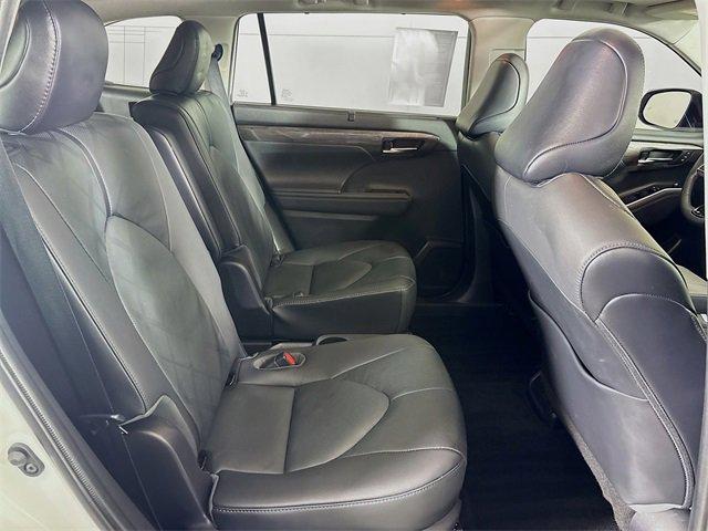 2021 Toyota Highlander Vehicle Photo in PUYALLUP, WA 98371-4149