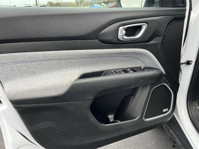 2022 Jeep Compass Vehicle Photo in TULLY, NY 13159-3159
