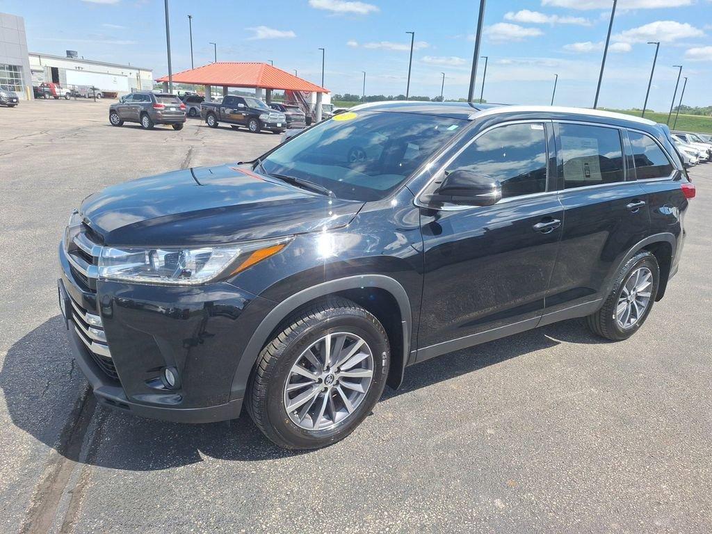2019 Toyota Highlander Vehicle Photo in Marion, IA 52302