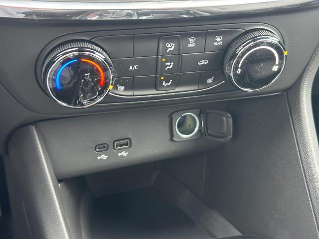 2025 Buick Encore GX Vehicle Photo in COLUMBIA, MO 65203-3903