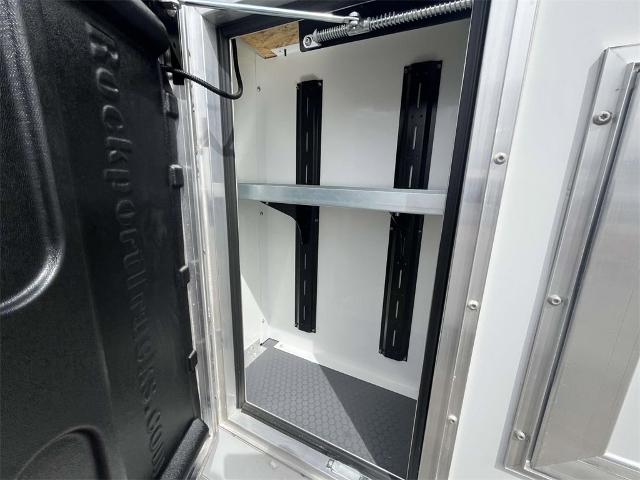 2025 Chevrolet Express Cutaway 3500 Vehicle Photo in ALCOA, TN 37701-3235