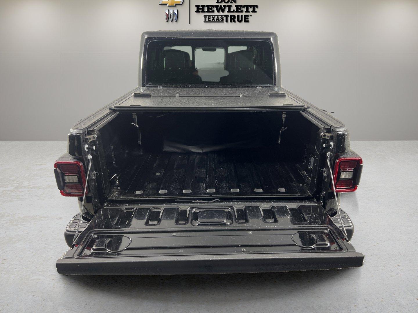 2021 Jeep Gladiator Vehicle Photo in GEORGETOWN, TX 78626-7508