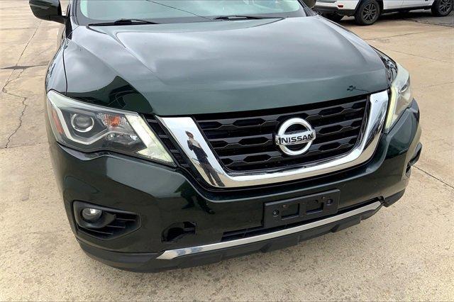 2018 Nissan Pathfinder Vehicle Photo in TOPEKA, KS 66609-0000