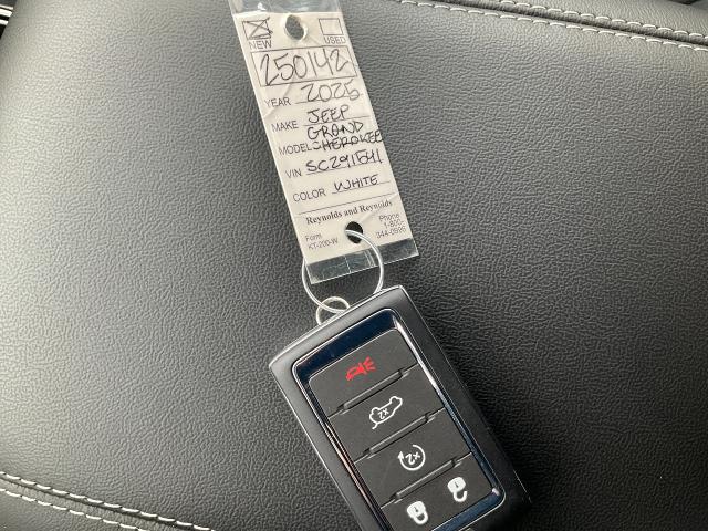 2025 Jeep Grand Cherokee Vehicle Photo in Kaukauna, WI 54130