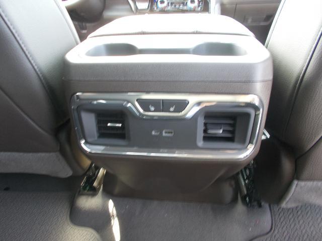 2025 GMC Sierra 2500 HD Vehicle Photo in LOWELL, MA 01852-4336