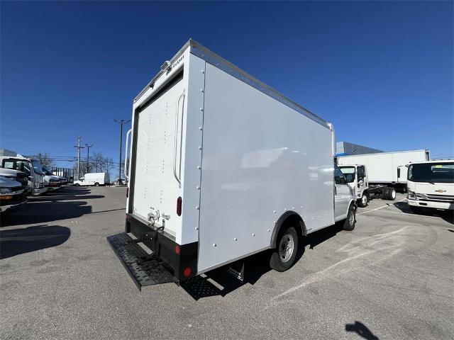 2025 Chevrolet Express Cutaway 3500 Vehicle Photo in ALCOA, TN 37701-3235