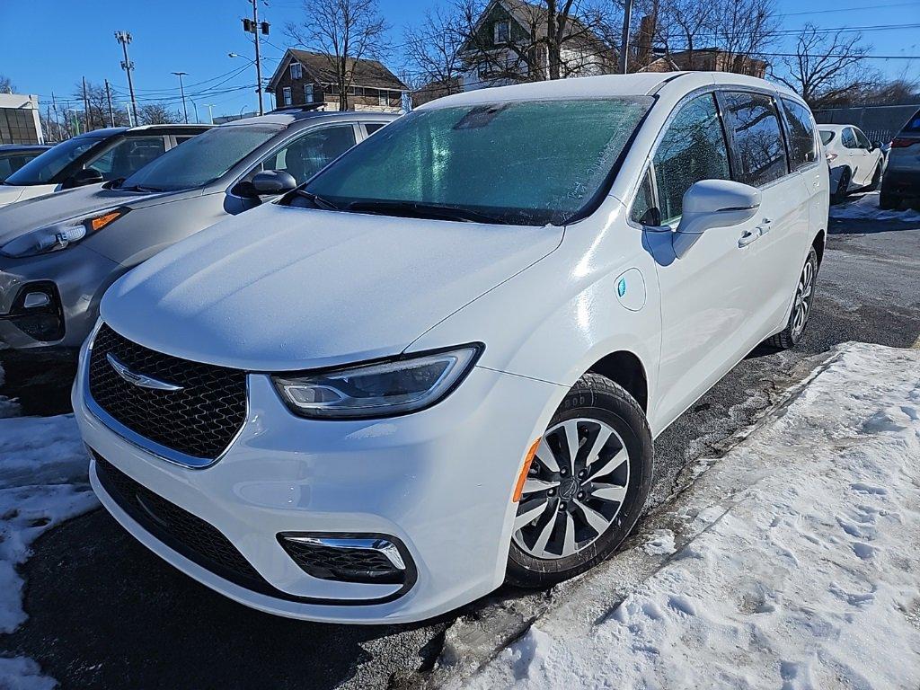 2022 Chrysler Pacifica Vehicle Photo in AKRON, OH 44303-2185