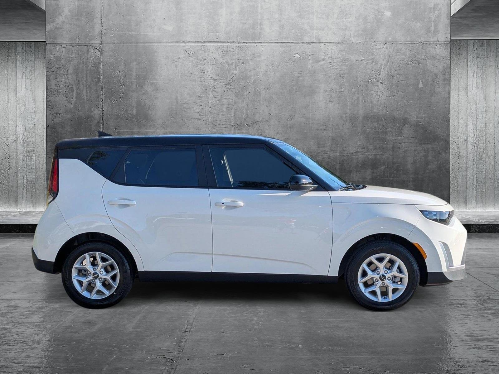 2025 Kia Soul Vehicle Photo in Pembroke Pines , FL 33084