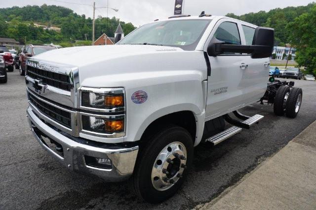 2024 Chevrolet Silverado Chassis Cab Vehicle Photo in FAIRMONT, WV 26554-2318