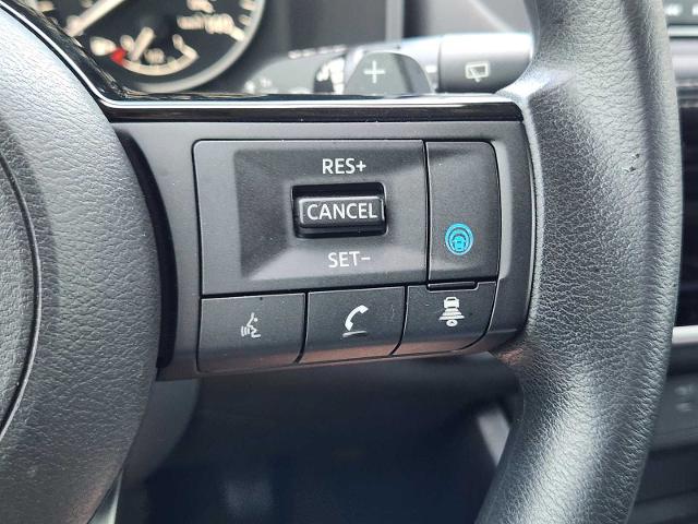 2022 Nissan Rogue Vehicle Photo in DENTON, TX 76210-9321