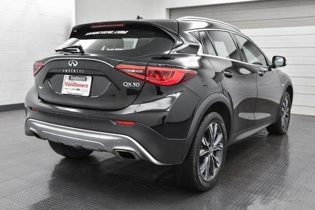 2018 INFINITI QX30 Vehicle Photo in Akron, OH 44312