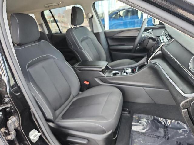 2024 Jeep Grand Cherokee Vehicle Photo in HAYS, KS 67601-1994
