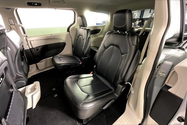 2024 Chrysler Pacifica Vehicle Photo in Tulsa, OK 74129