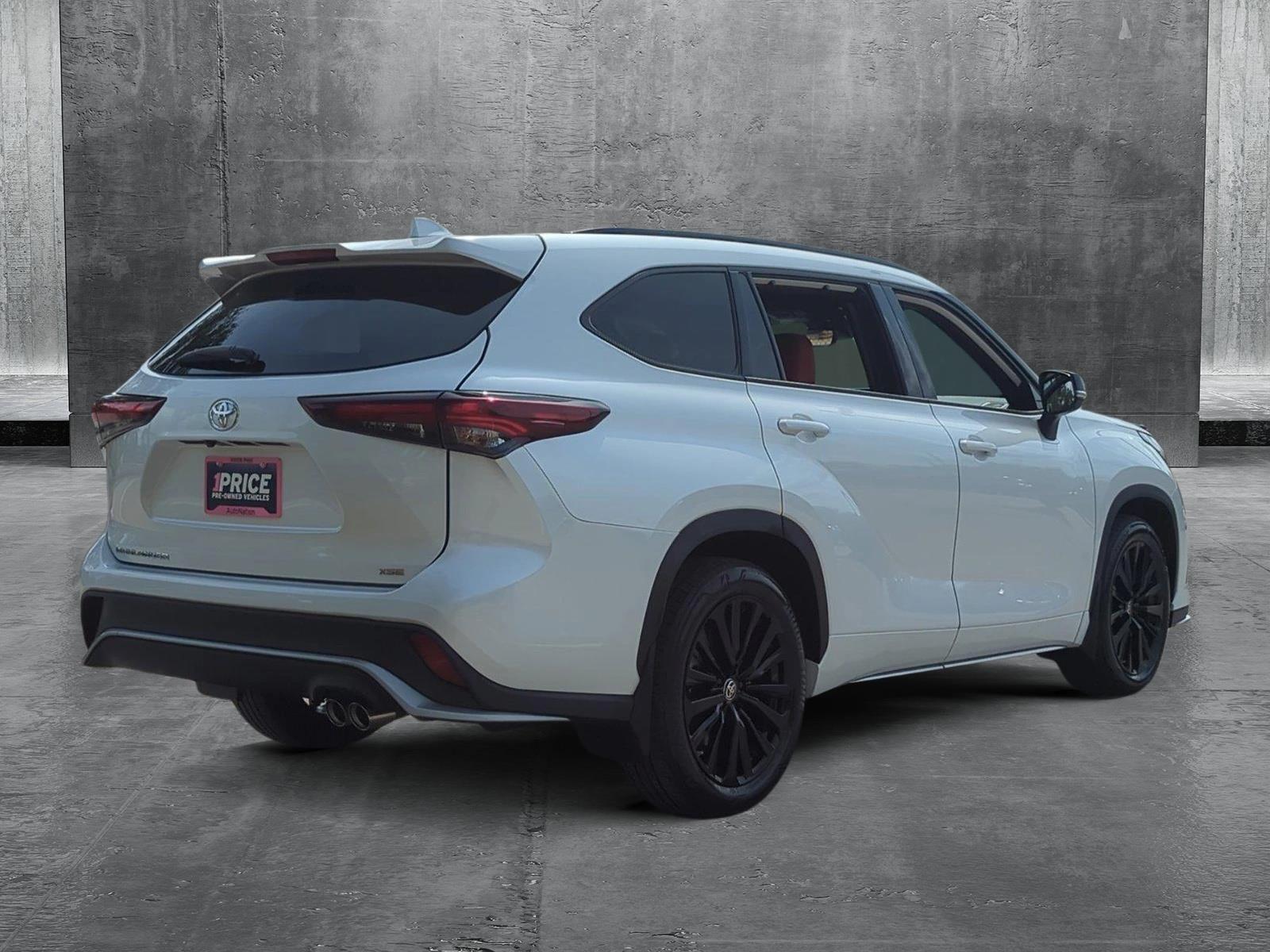 2024 Toyota Highlander Vehicle Photo in Ft. Myers, FL 33907