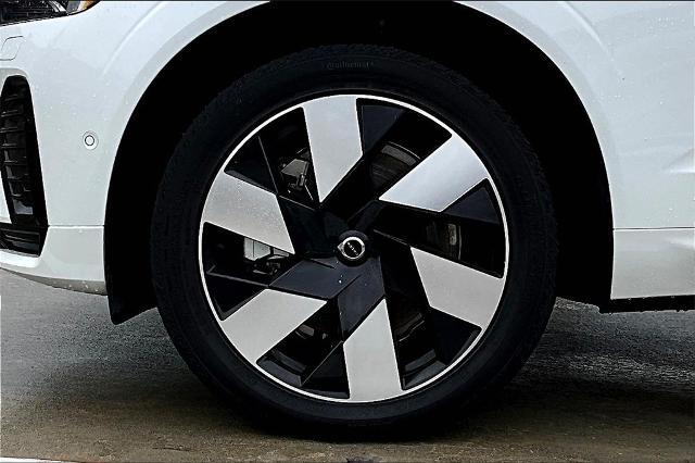 2025 Volvo XC60 Plug-In Hybrid Vehicle Photo in Houston, TX 77007