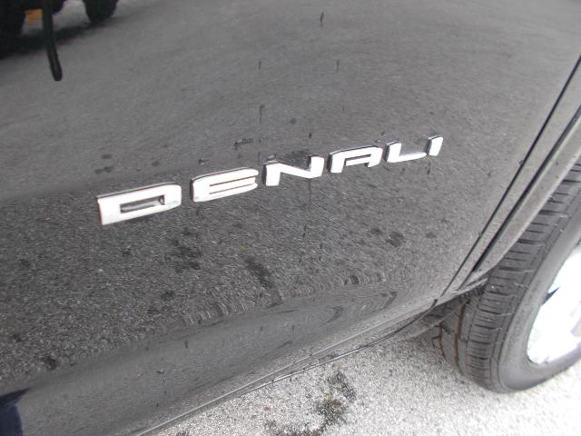 2025 GMC Acadia Vehicle Photo in LOWELL, MA 01852-4336
