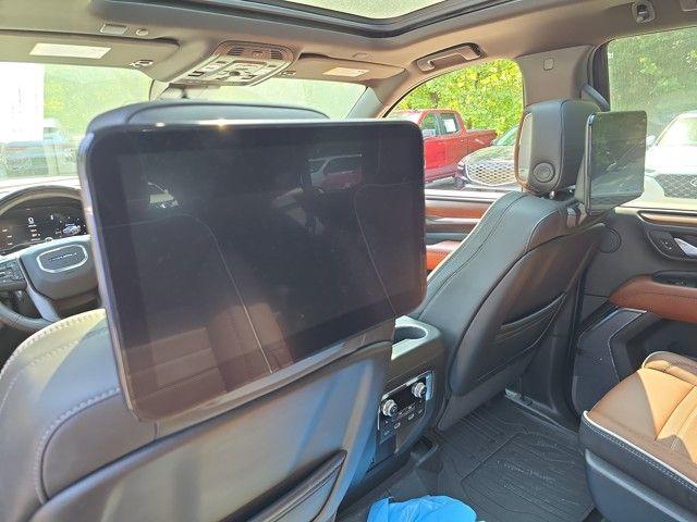 2023 GMC Yukon Vehicle Photo in Pleasant Hills, PA 15236