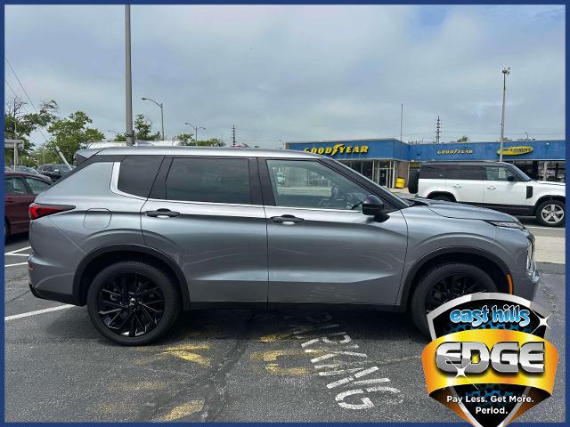 2023 Mitsubishi Outlander Vehicle Photo in Roslyn, NY 11576