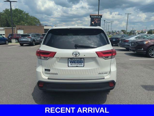 2019 Toyota Highlander Vehicle Photo in Merrillville, IN 46410