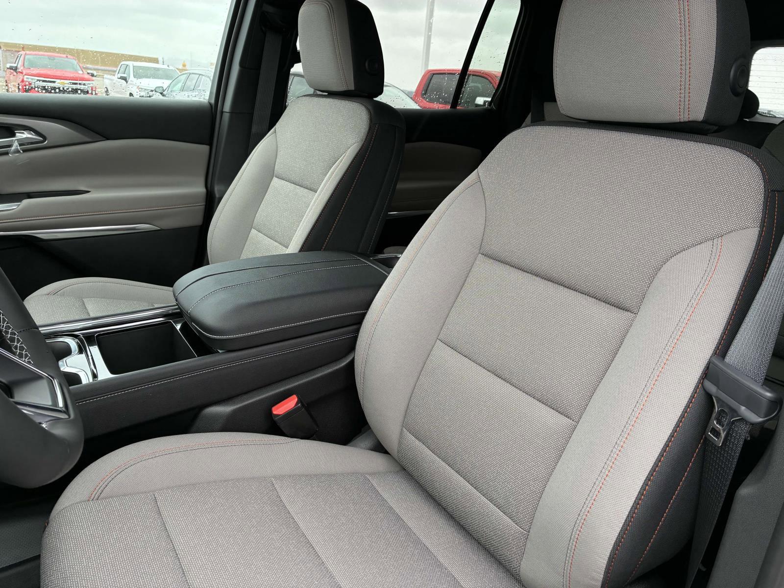 2025 Chevrolet Traverse Vehicle Photo in LOS ANGELES, CA 90007-3794