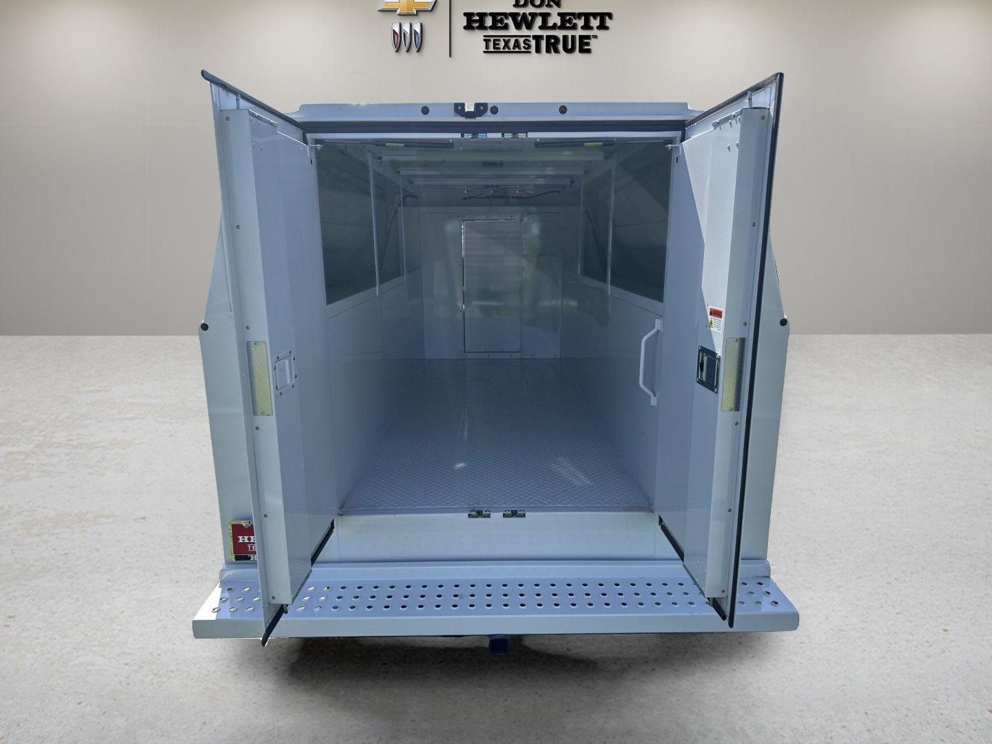 2025 Chevrolet Express Cutaway 3500 Vehicle Photo in GEORGETOWN, TX 78626-7508