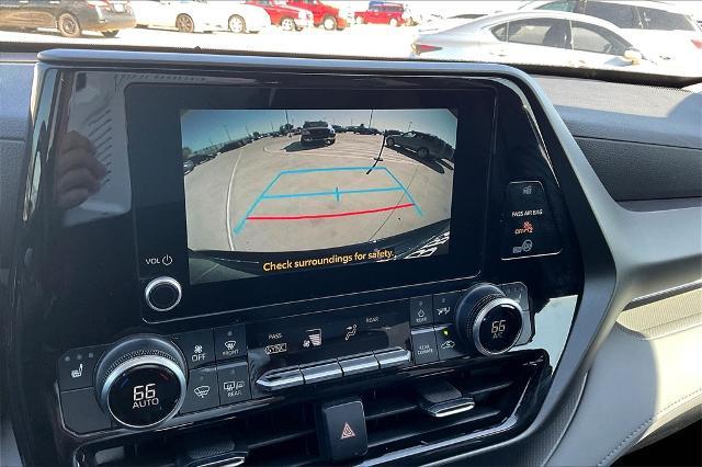 2023 Toyota Highlander Vehicle Photo in Grapevine, TX 76051