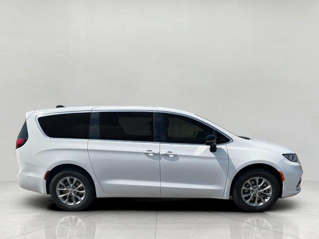 2025 Chrysler Pacifica Vehicle Photo in Kaukauna, WI 54130