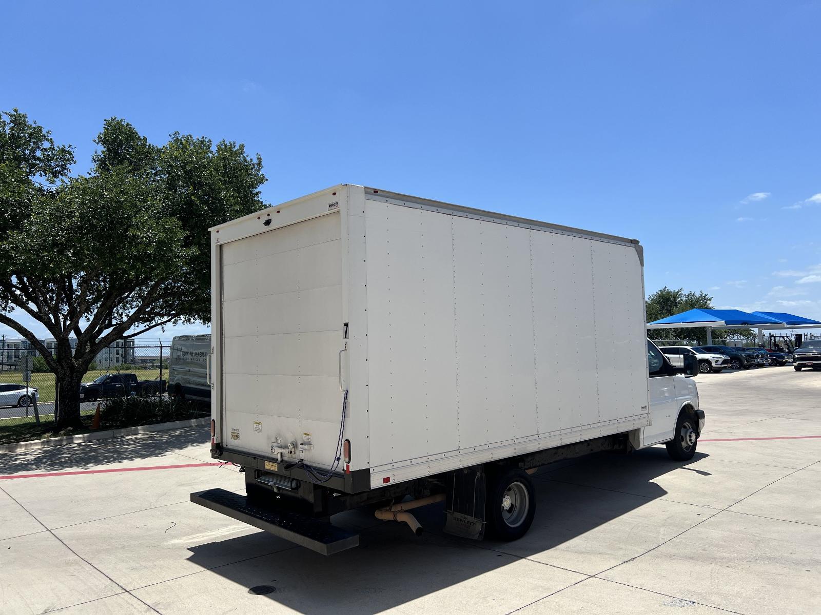 2021 Chevrolet Express Cutaway 3500 Vehicle Photo in GEORGETOWN, TX 78626-7508