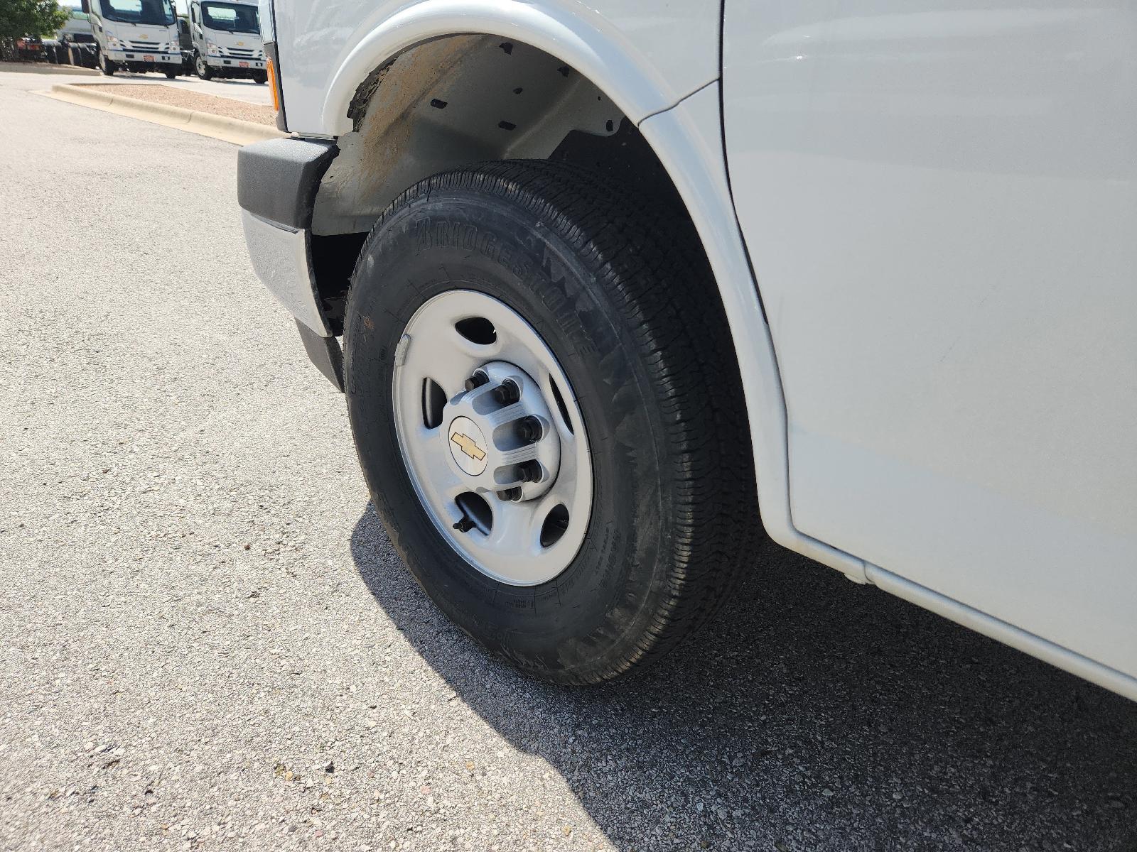 2025 Chevrolet Express Cutaway 3500 Vehicle Photo in GEORGETOWN, TX 78626-7508
