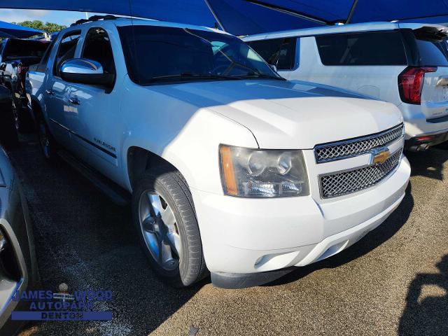 2011 Chevrolet Avalanche Vehicle Photo in DENTON, TX 76210-9321