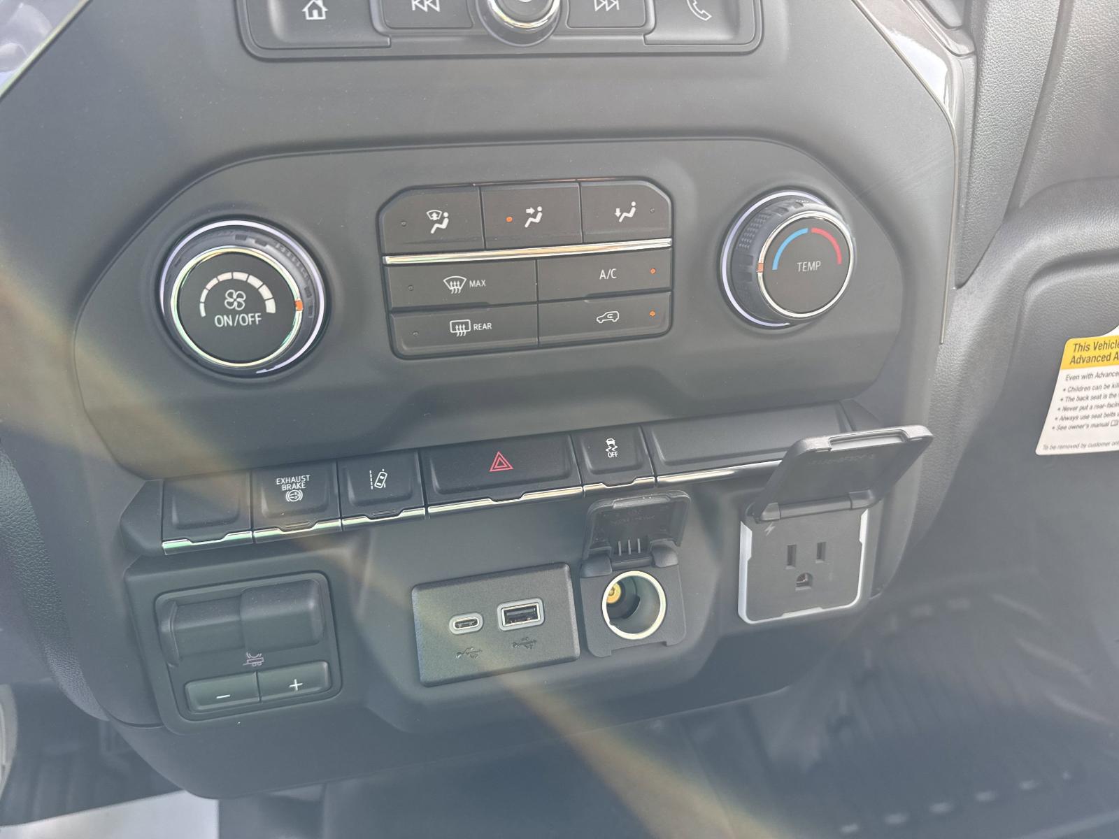 2025 Chevrolet Silverado 3500 HD Chassis Cab Vehicle Photo in GEORGETOWN, TX 78626-7508