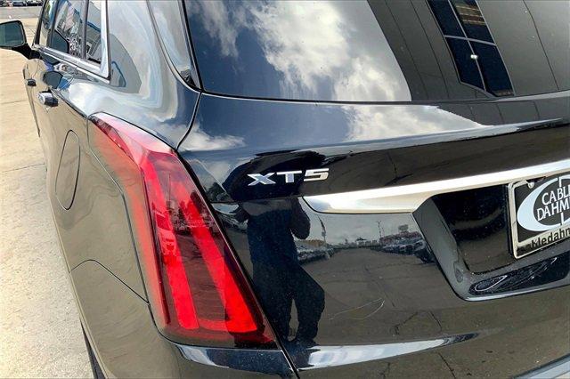 2022 Cadillac XT5 Vehicle Photo in TOPEKA, KS 66609-0000