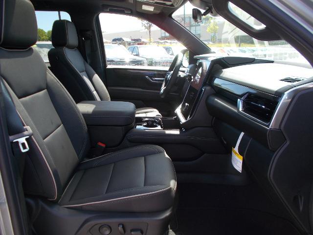 2025 GMC Yukon XL Vehicle Photo in LOWELL, MA 01852-4336